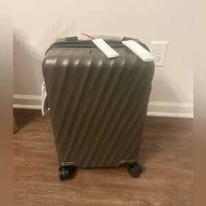 Tumi 19 degree expandable carry on Olive Green Hardside Suitcase new